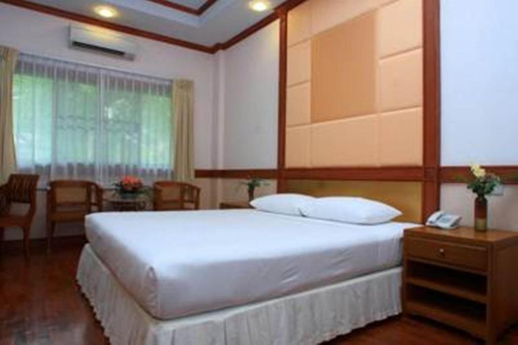 Suan Bua Hotel & Resort Ban Pong  Quarto foto